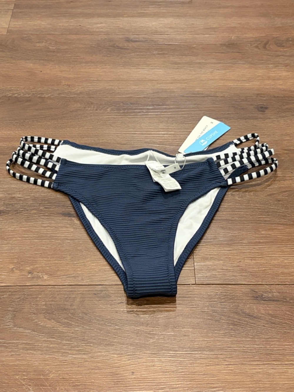 Cupshe bikini bottoms medium